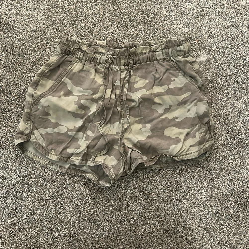 American eagle camo shorts